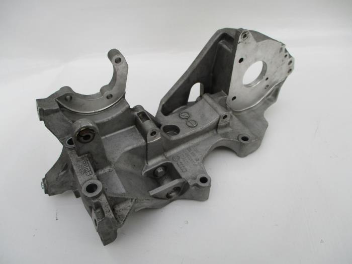 Кронштейн генератора 2.0 VAG 03L903139J
