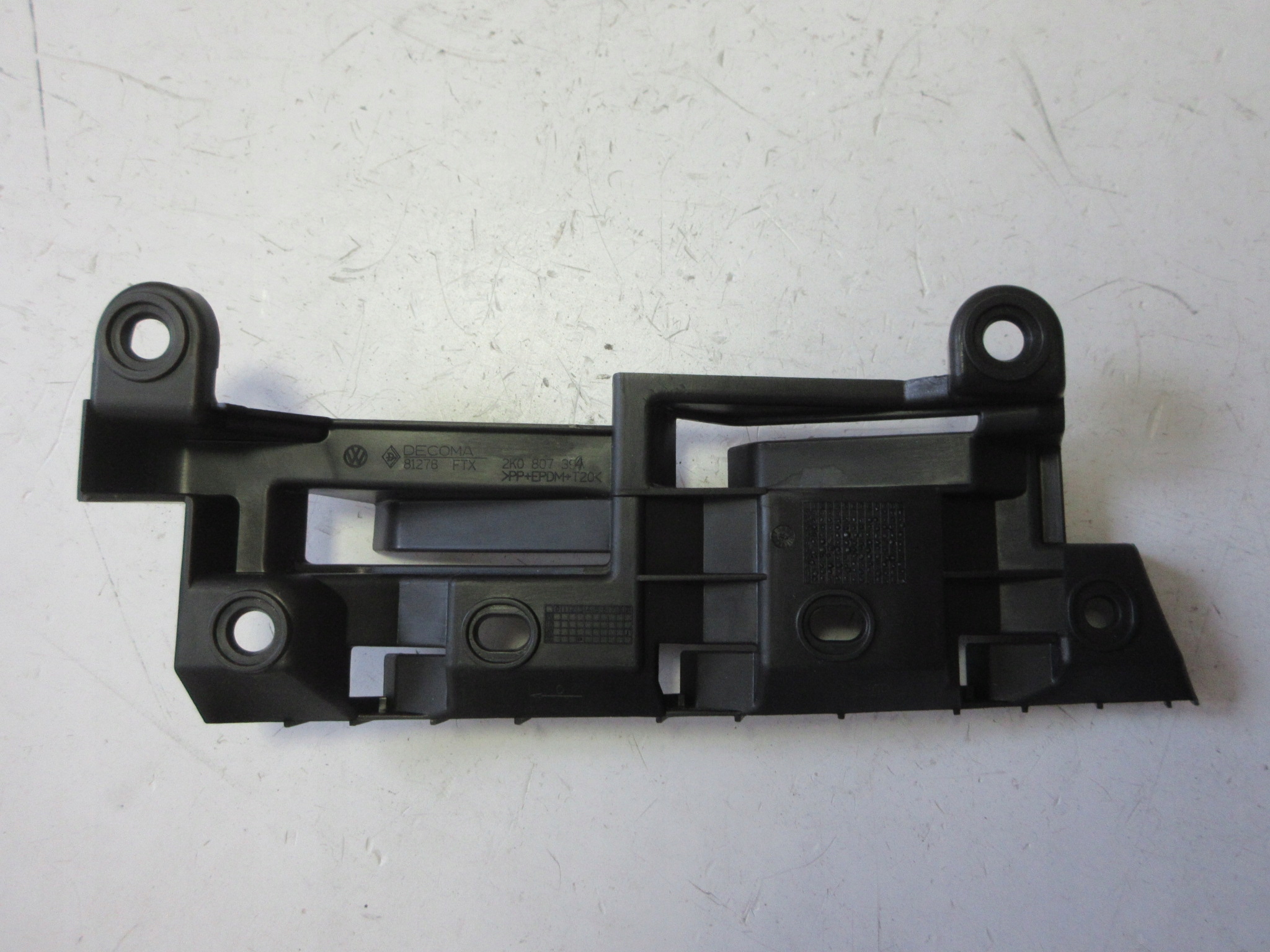направляющая бампера R Caddy VAG 2K0807394