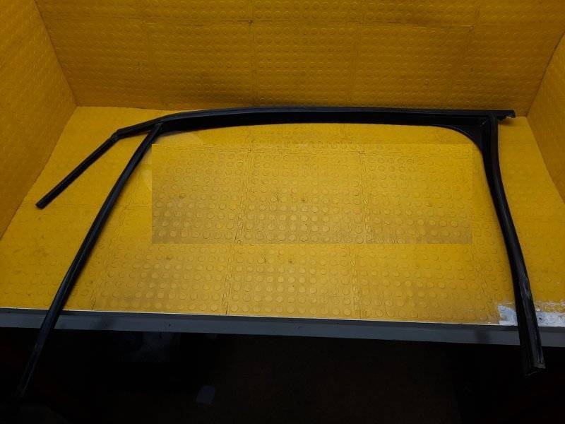 направляющая стекла Caddy L BUC Б/У 2K0837431B