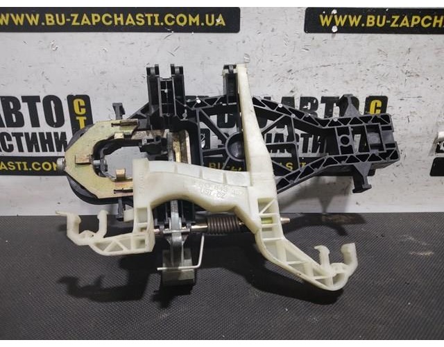 опора сдвижной Caddy R BUC Б/У 2K0843352
