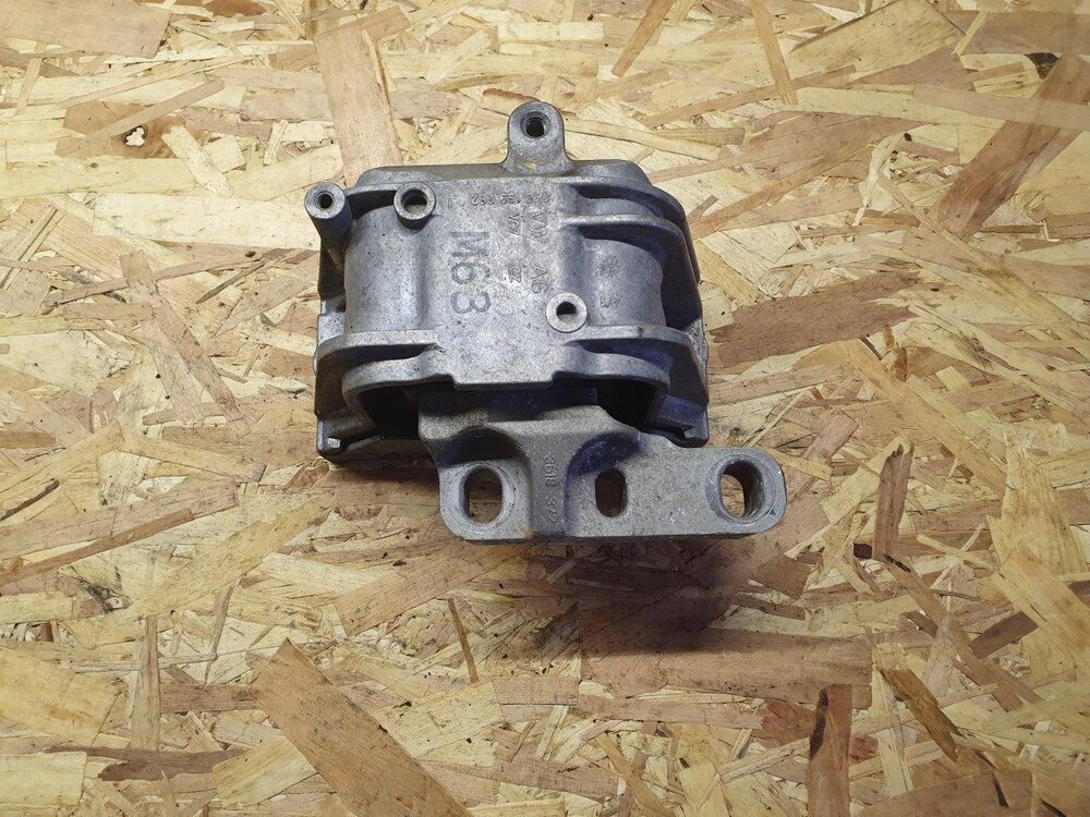 Подушка R Caddy 1,6-1,9 BUC Б/У 1K0199262