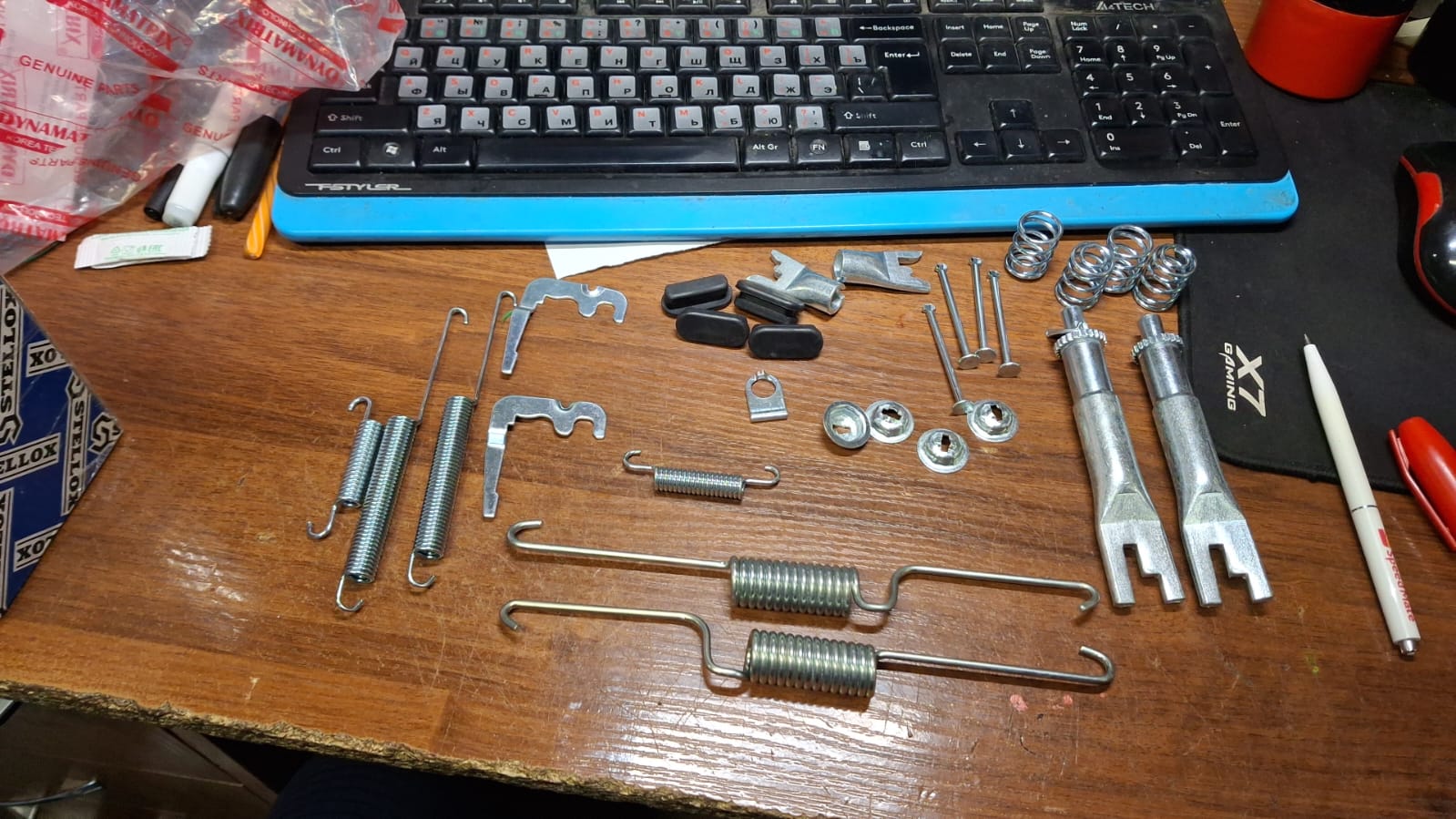 Ремкомплект колодок Amarok FEBEST Dinamatrix VIKA 23042H0RKIT