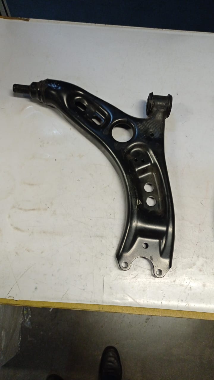 Рычаг Caddy 03-R VAG 1K0407152BC