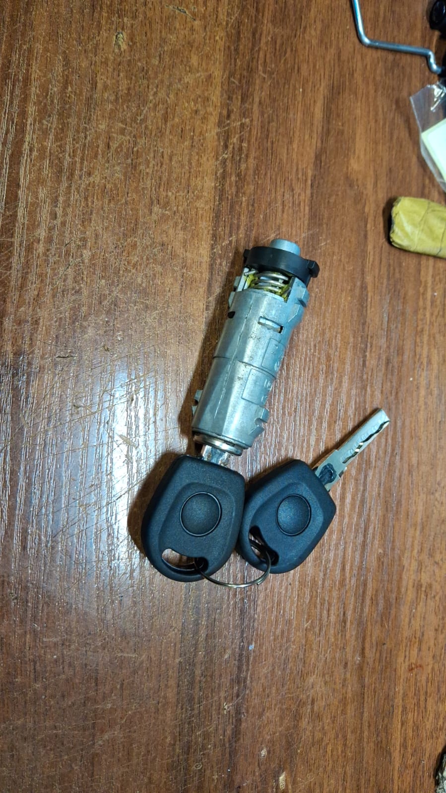 замок личинка багажника Caddy с ключом BUC Б/У 107827737GA